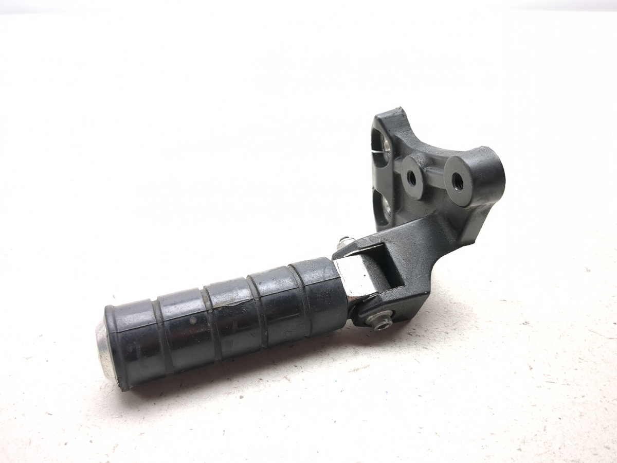 08-17 Yamaha Raider XV1900 CU Rear Right Passenger Foot Peg