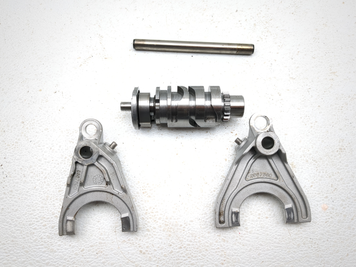 23-25 Can Am Outlander 500 Transmission Shift Shifter Forks and Drum