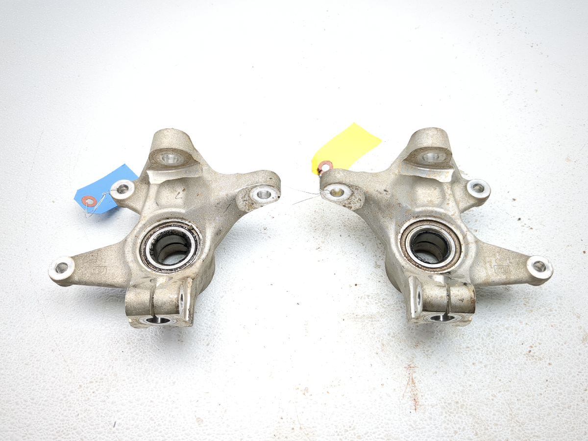 23-25 Can Am Outlander 500 Front Wheel Spindle Knuckle Carriers Set Pair
