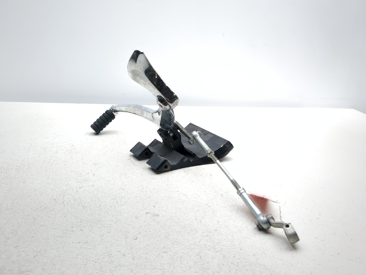 10-14 Victory Cross Roads Front Left Floorboard W/ Shift Shifter Link Linkage