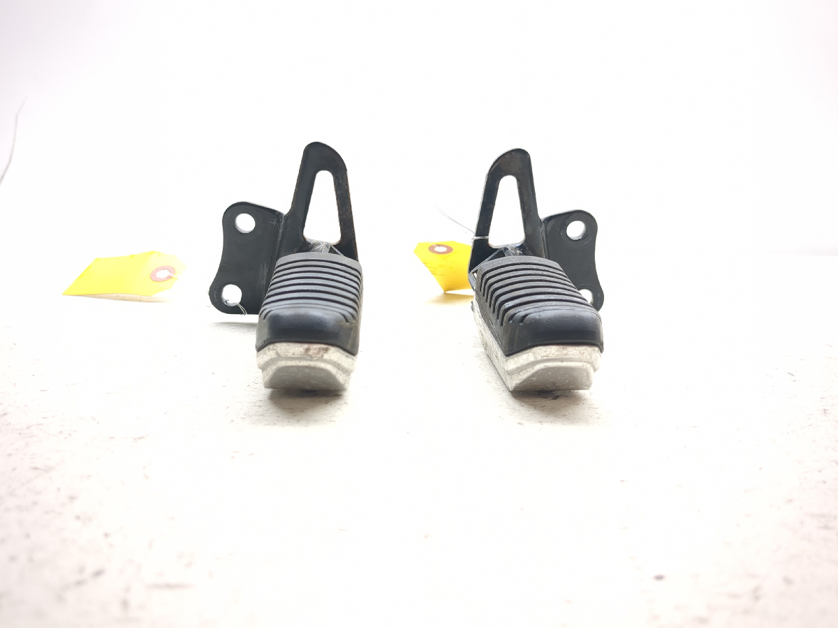 06-24 Suzuki VZR1800 M109R Boulevard BOSS Rear Passenger Foot Peg