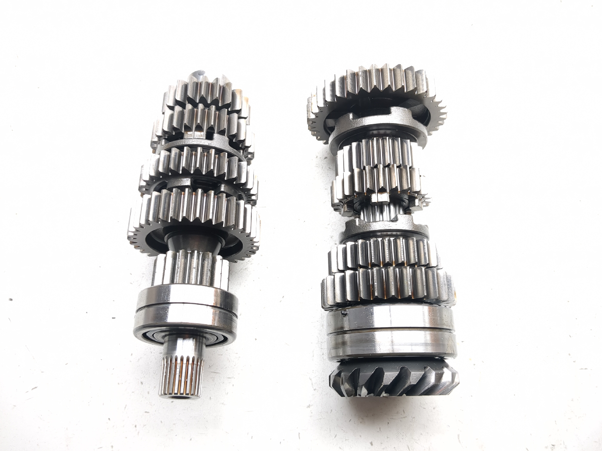 06-24 Suzuki VZR1800 M109R Boulevard BOSS Engine Motor Transmission Gears