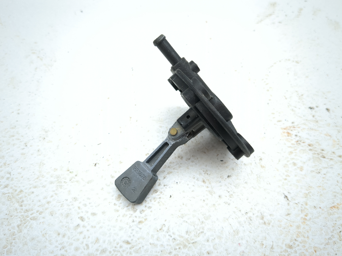 06-13 BMW F800ST Petrol Gas Fuel Tank Breather Valve Neck Lever