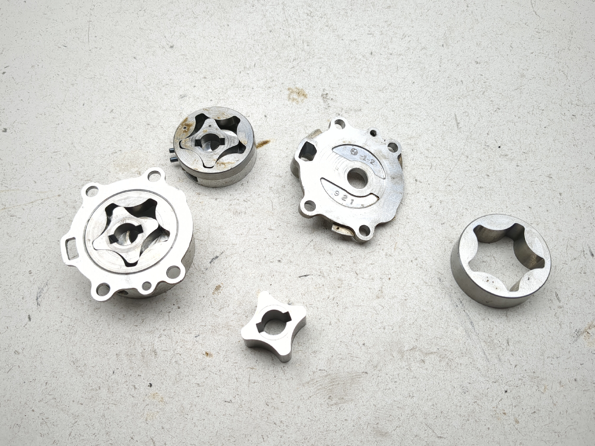 04-10 Kawasaki Vulcan 2000 VN2000 Engine Motor Oil Pump Gears