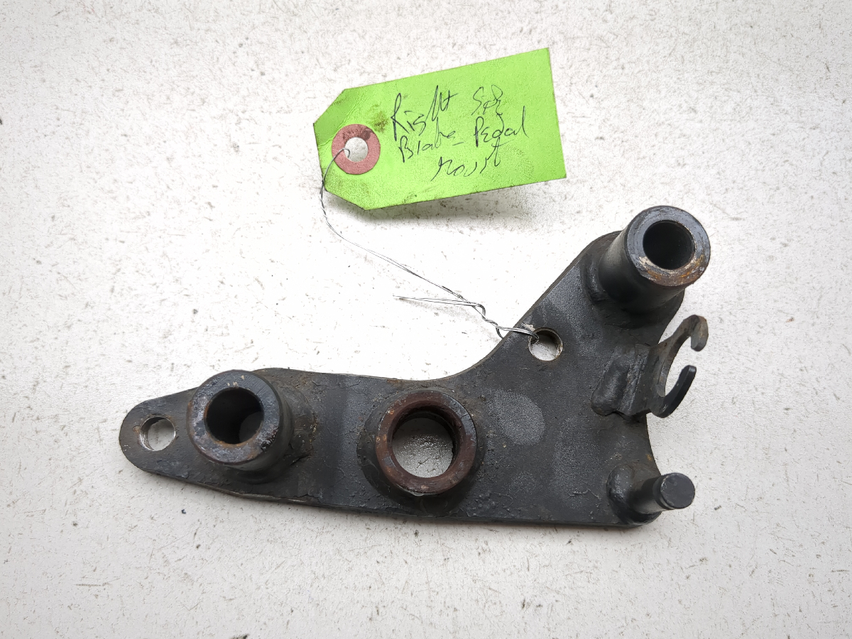 04-10 Kawasaki Vulcan 2000 VN2000 Front Right Brake Pedal  Mount Bracket Holder TRSH PL