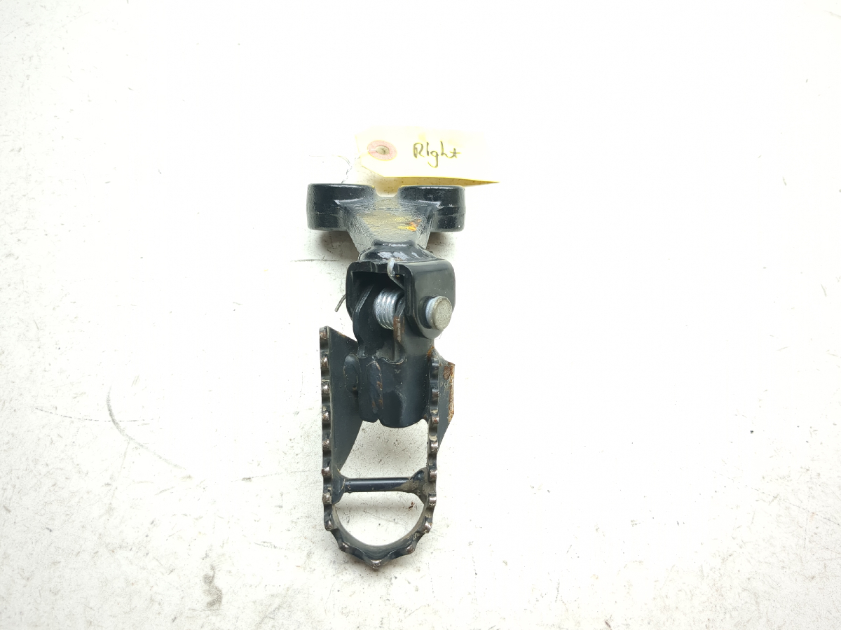 96-24 Suzuki DR650S Front Right Driver Foot Peg