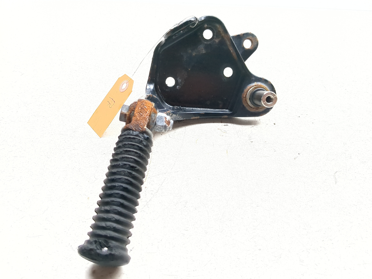 01-06 Harley Softail Standard FXSTI Front Right Driver Foot Peg