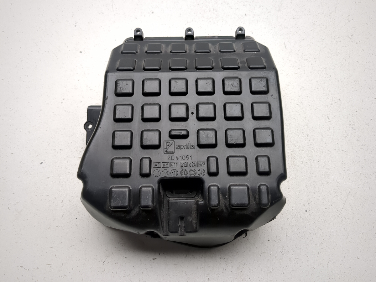 20-24 Aprilia RS660 Intake Air Box Filter Cleaner 2B006527