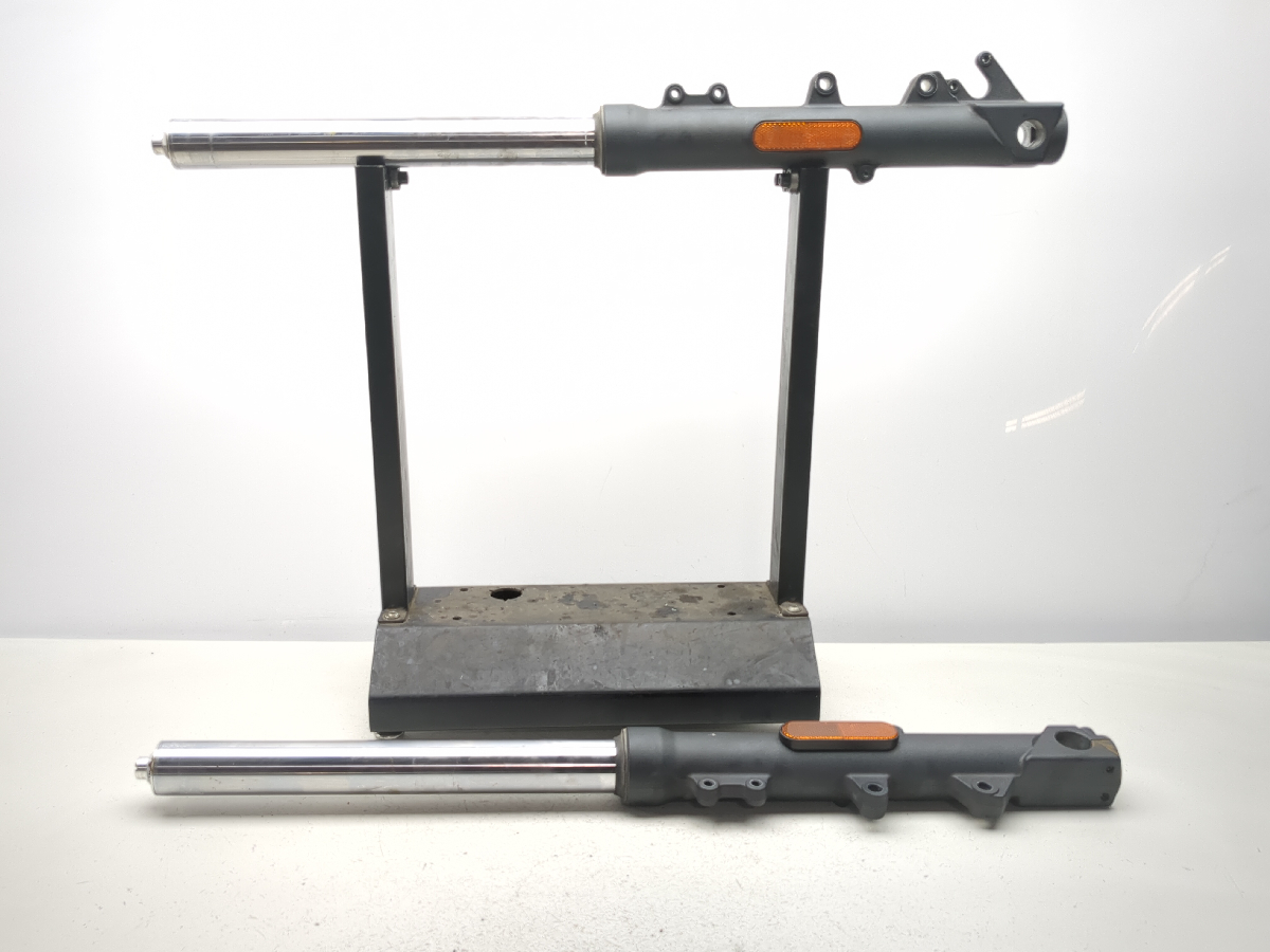 05-10 Triumph Sprint ST 1050 Front Forks Suspension Set STRAIGHT