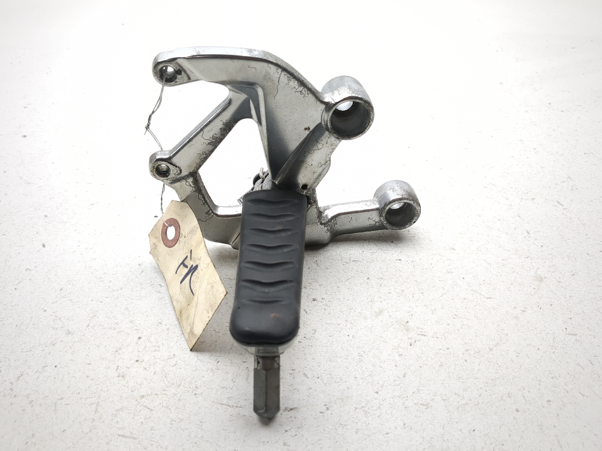 05-10 Triumph Sprint ST 1050 Front Right Driver Foot Peg 2081620
