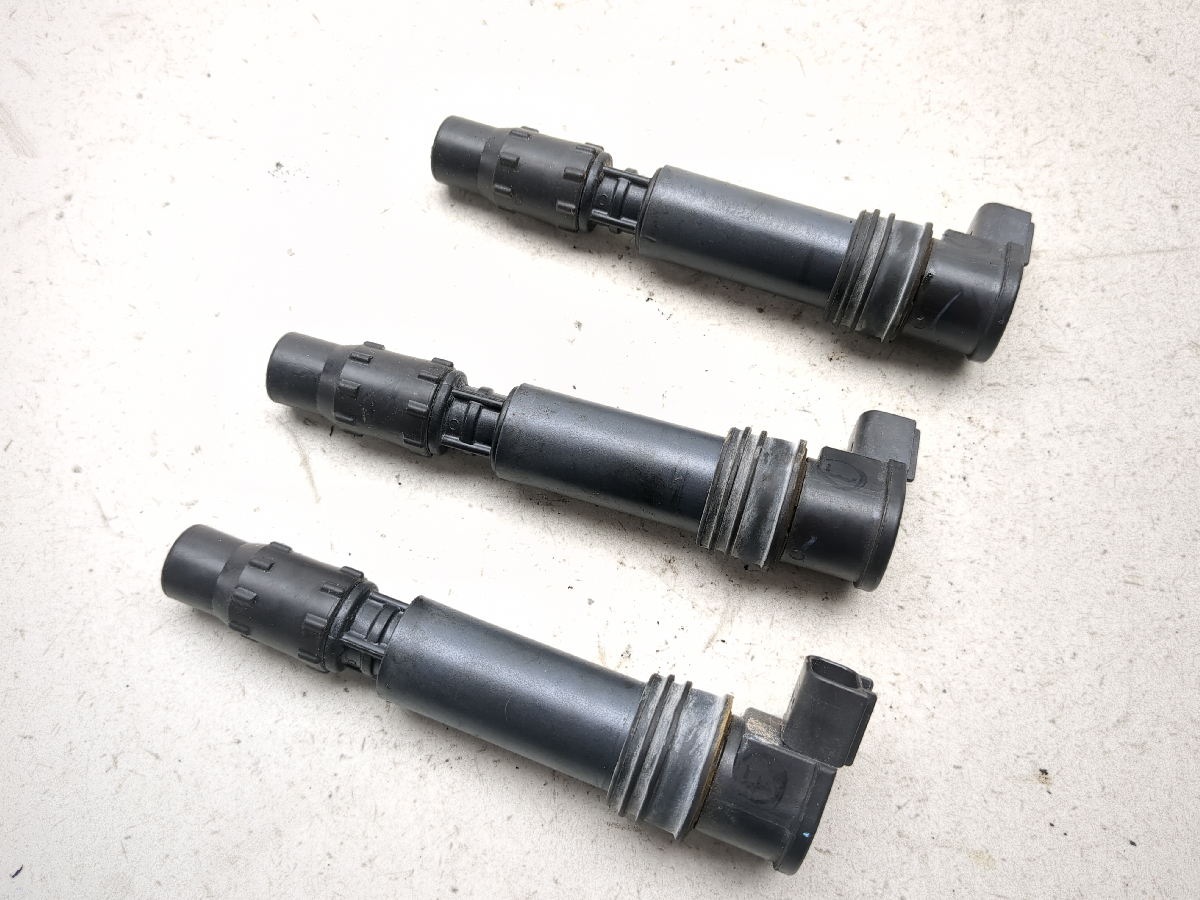 05-10 Triumph Sprint ST 1050 Ignition Coil Plugs Packs Set