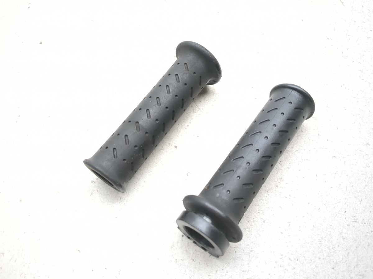 05-10 Triumph Sprint ST 1050 Throttle Tube And Grips