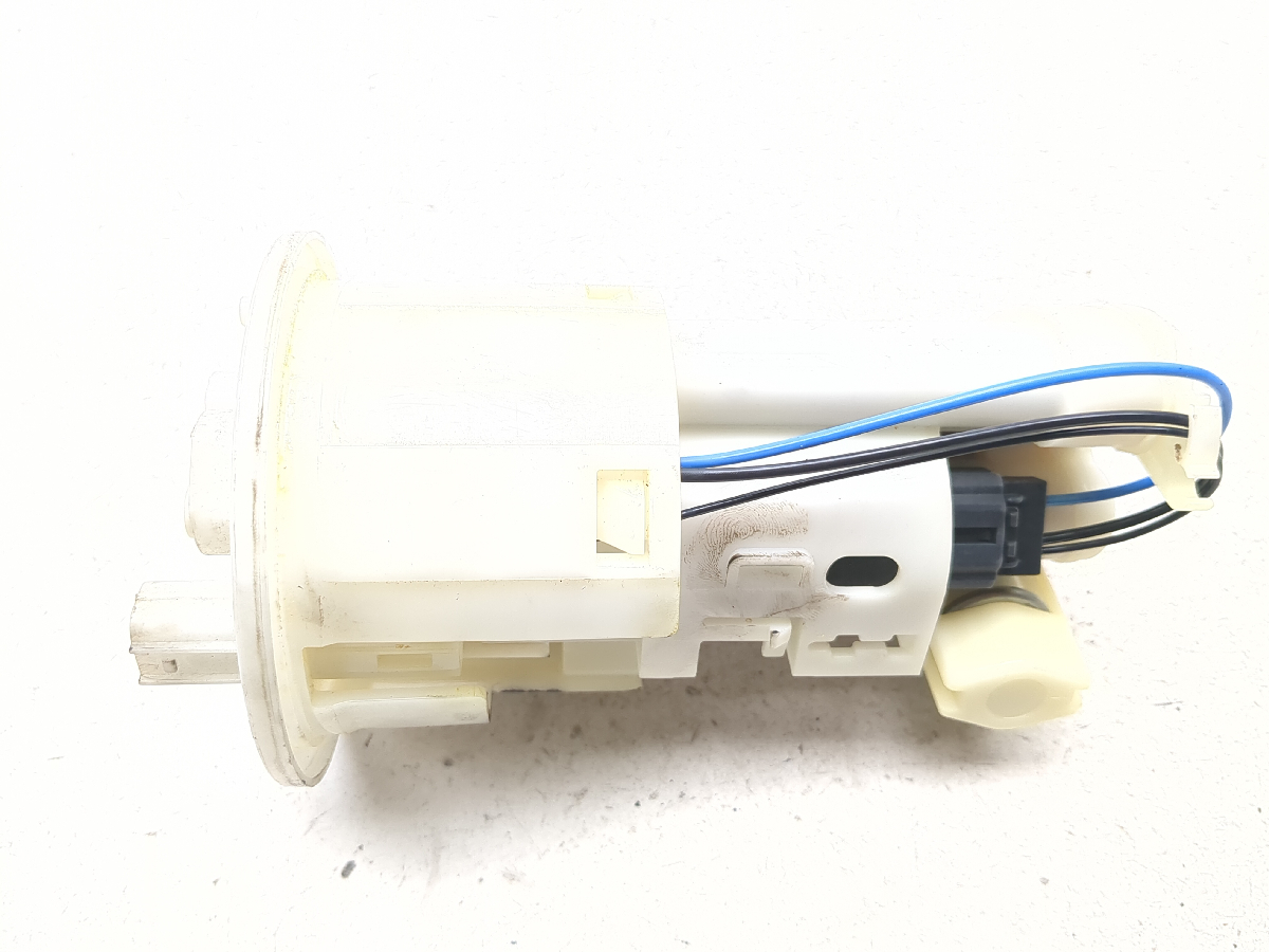 05-10 Triumph Sprint ST 1050 Petrol Gas Fuel Pump Assembly