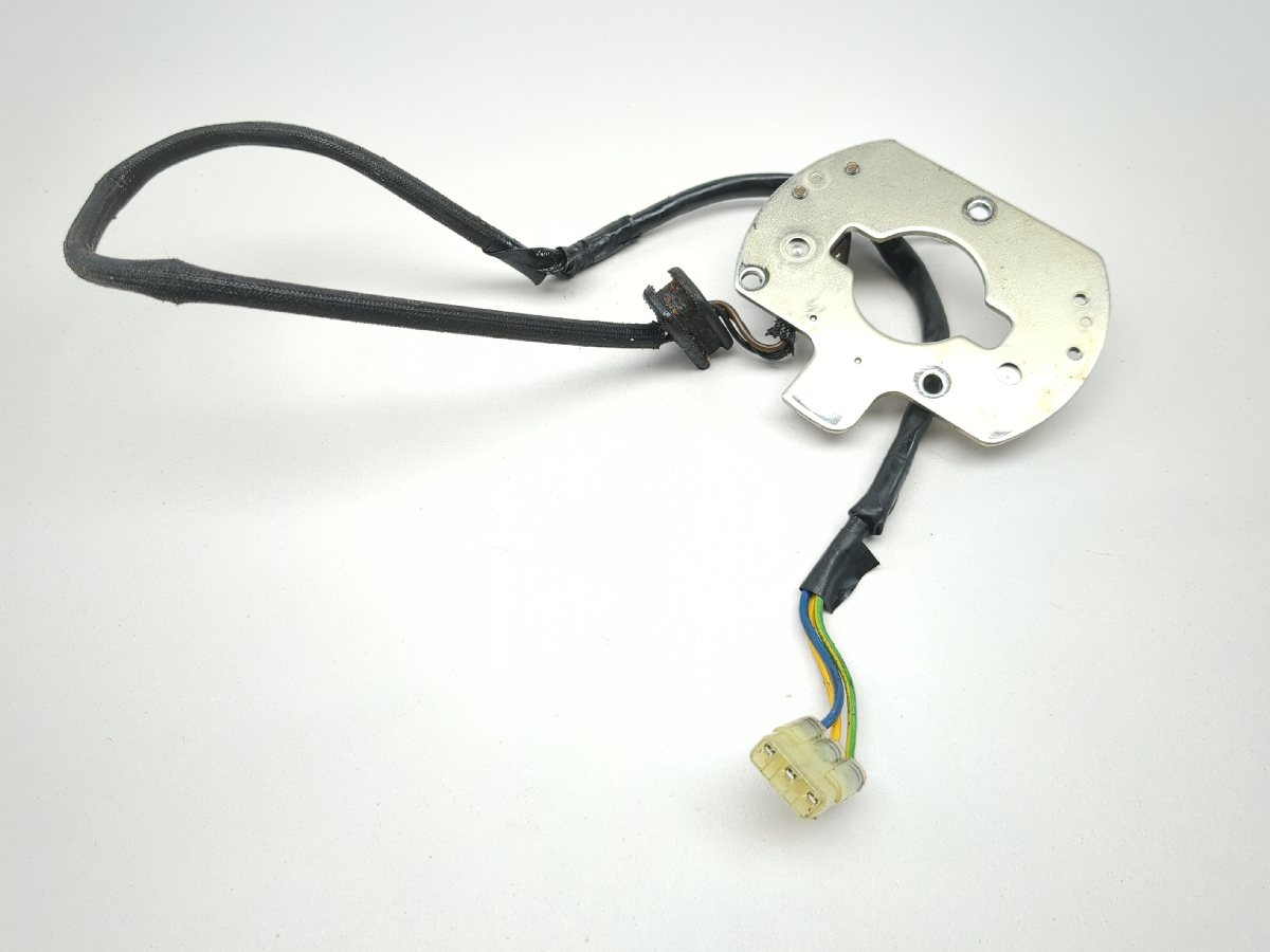 06 Suzuki GSX 600 750 Katana Engine Ignition Pulsing Coil Sensor Plate Sensor