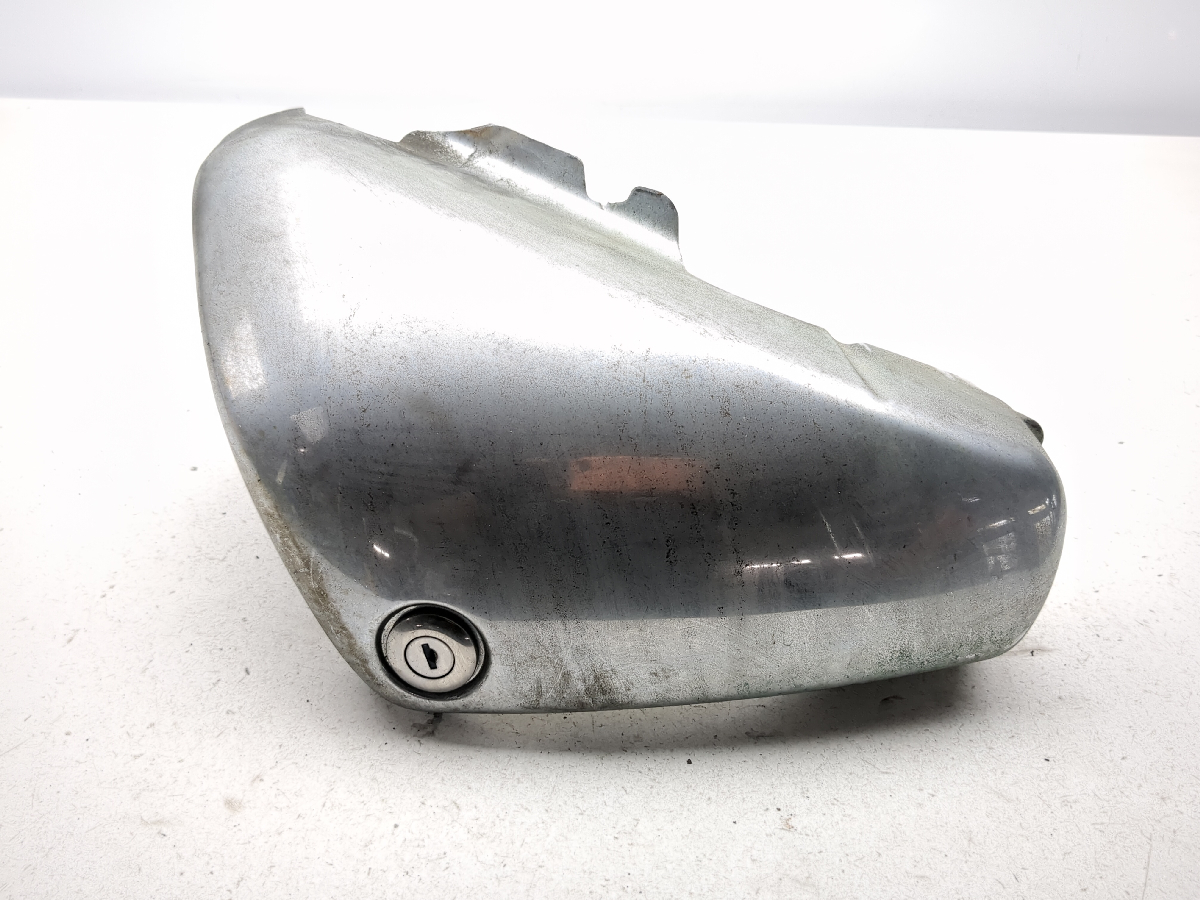 01-04 Suzuki VL800 Intruder Volusia BIG BIKE PARTS Left Engine Cover No Key