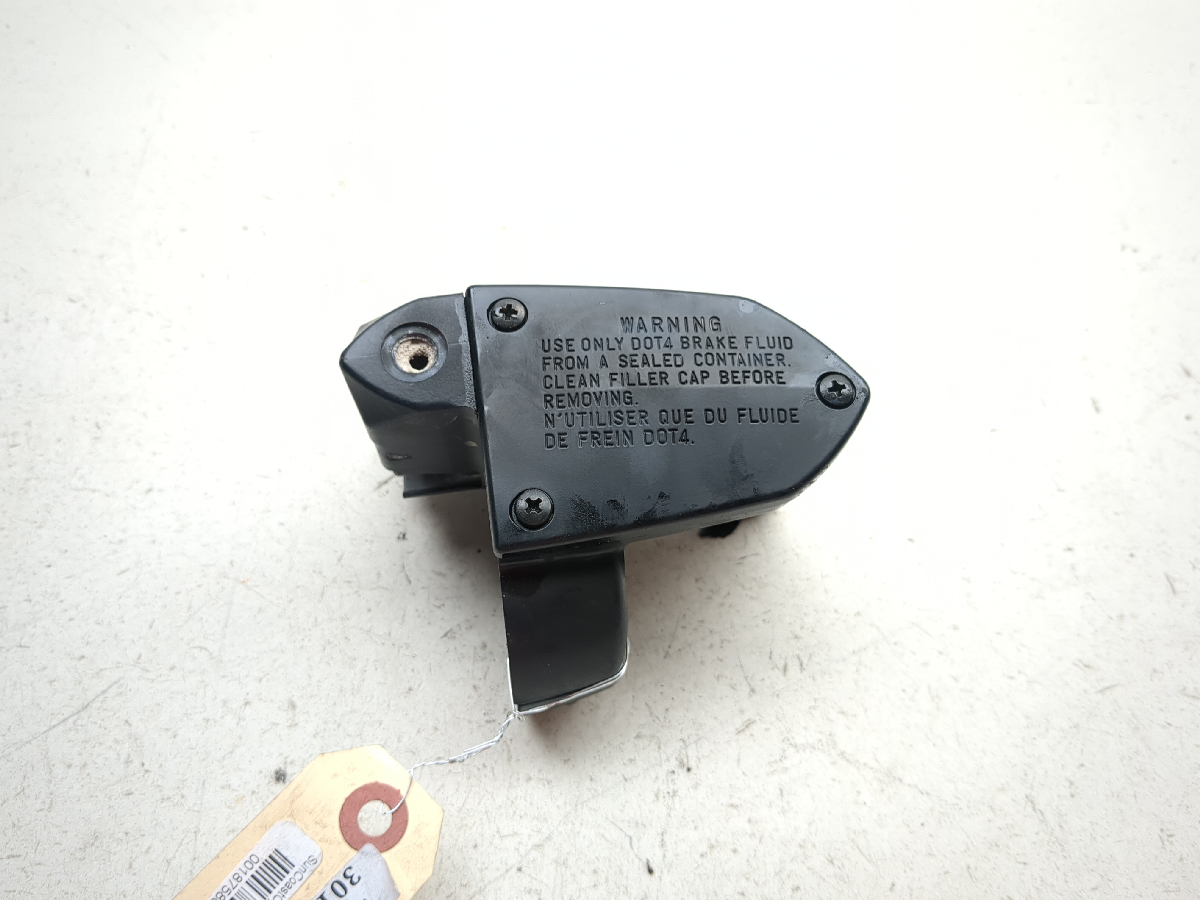 08-15 Victory Vision Tour Front Left Clutch Master Cylinder