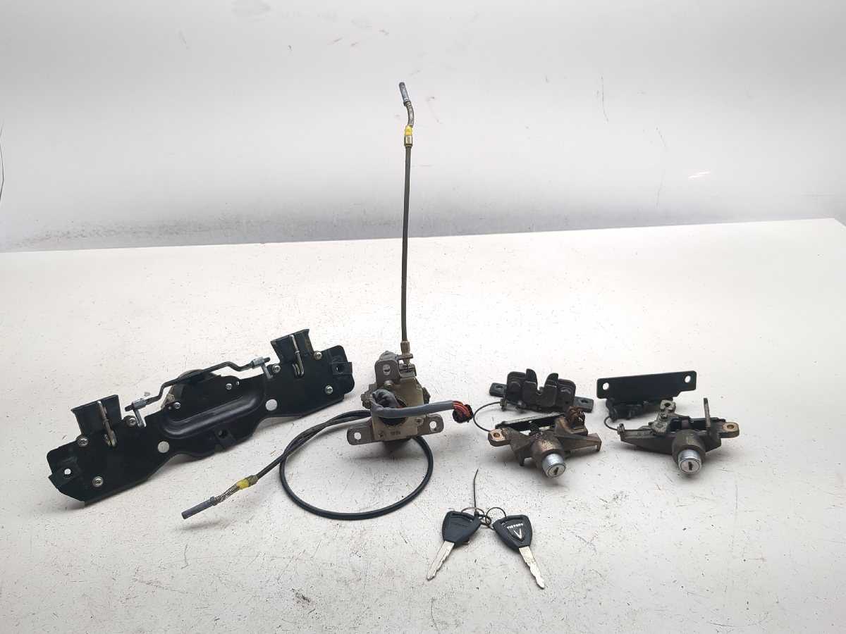 08-15 Victory Vision Tour Rear Trunk Lock Set With Keys YL443-203