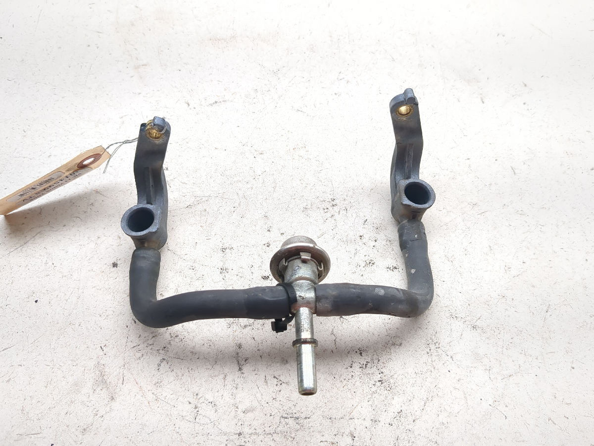 08-15 Victory Vision Tour Gas Petrol Fuel Injector Rail