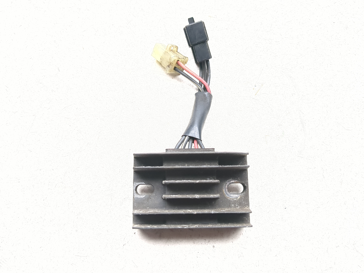 99-10 Suzuki GZ250 Voltage Regulator Rectifier SH572A-12 TRSH JR