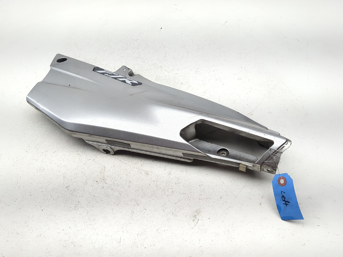 Yamaha 2011年制 シルバー 06-12 Yamaha FJR 1300 Left Side Lower Seat Cover Panel 3P6-21711