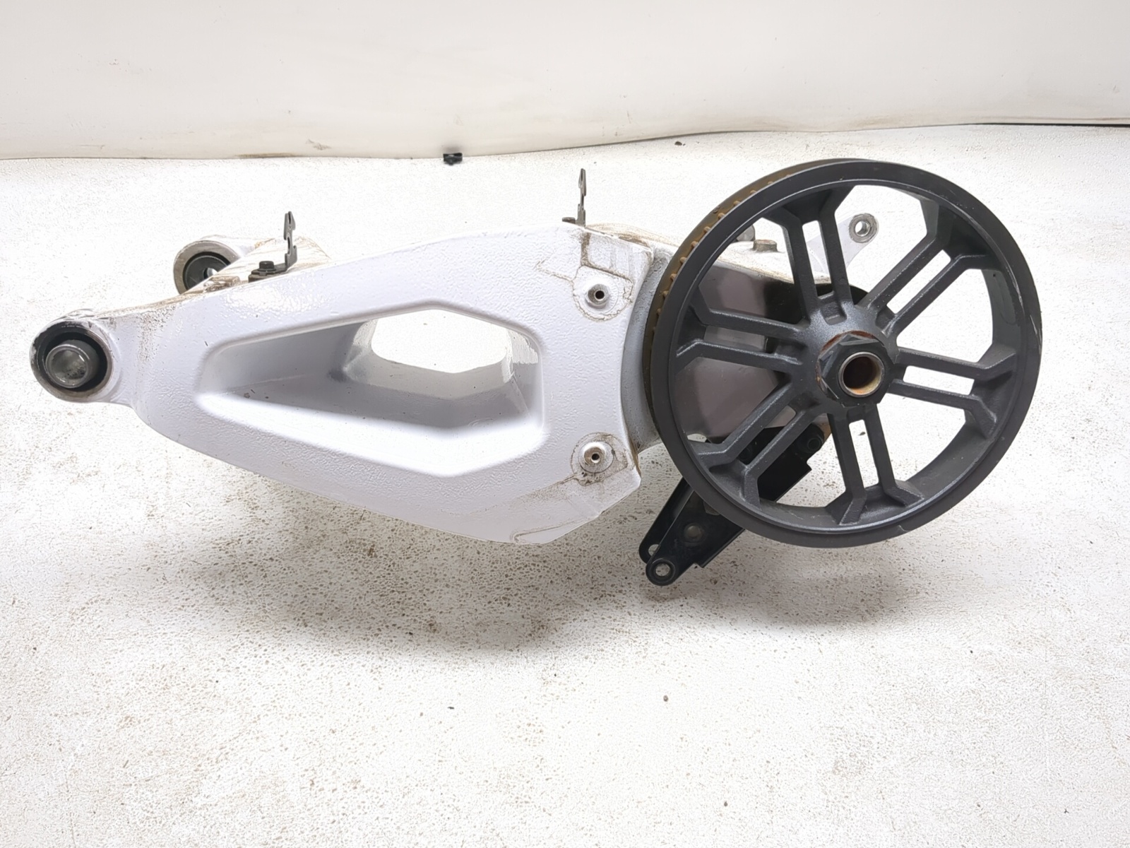 14-20 Polaris Slingshot SL Rear Wheel Swing Arm Frame 5142077