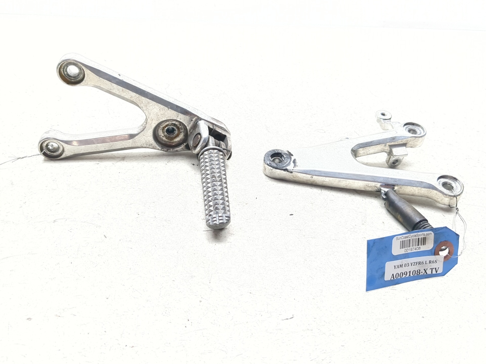  03-05 Yamaha YZF-R6 06-09 R6S Front Left Driver Foot Peg With Front Right Mount