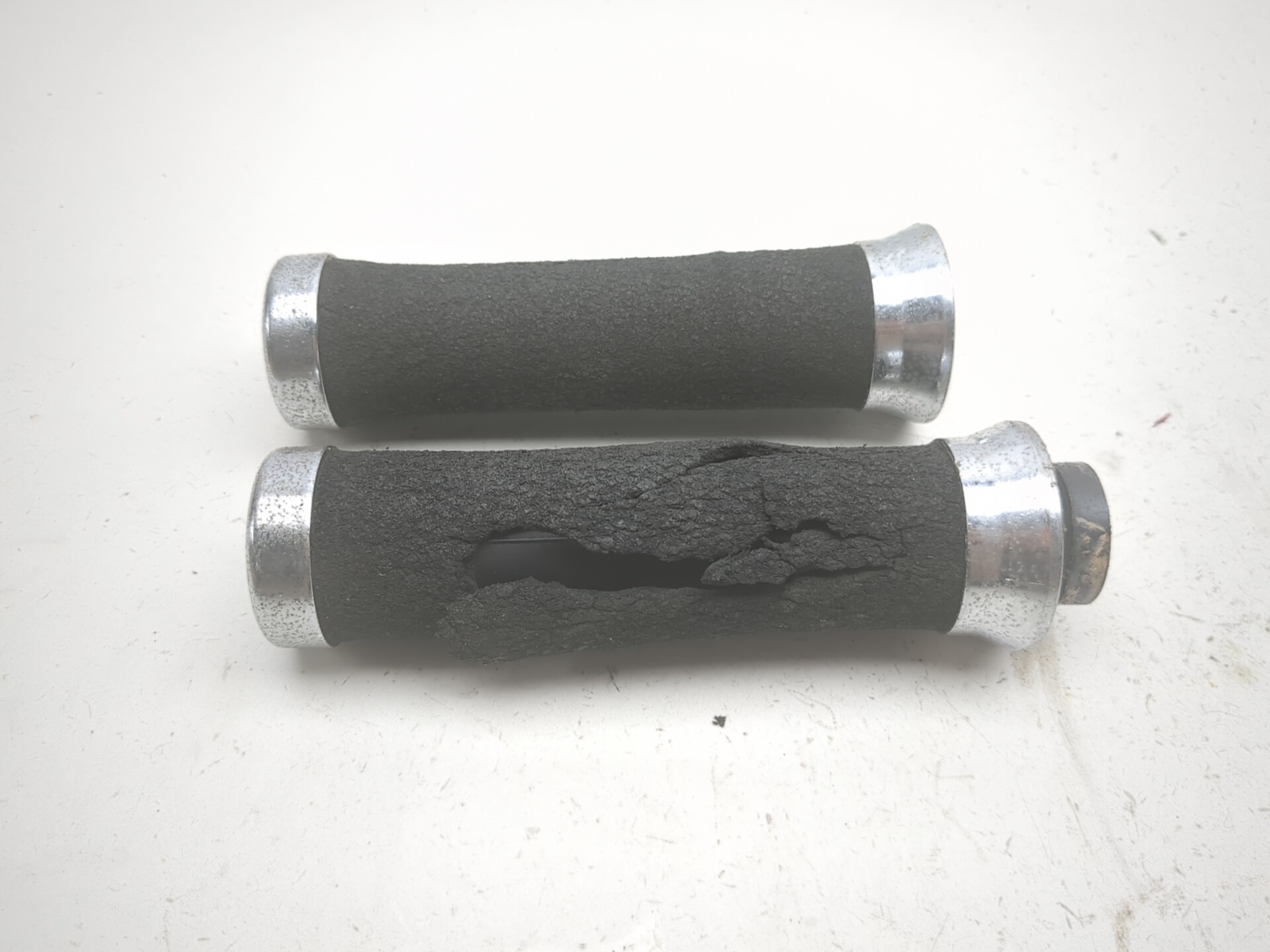 84 85 Honda VF1100S Sabre V65 Throttle Tube And Grips Set
