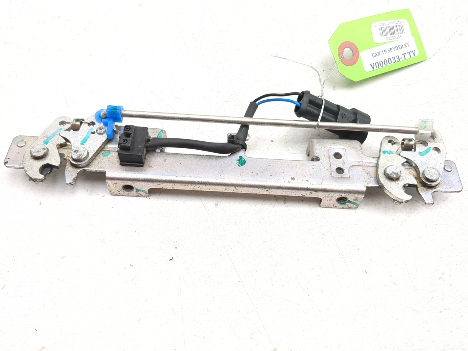 14-19 Can Am Spyder Rt SE6 Rear Left Storage Latch 708301641