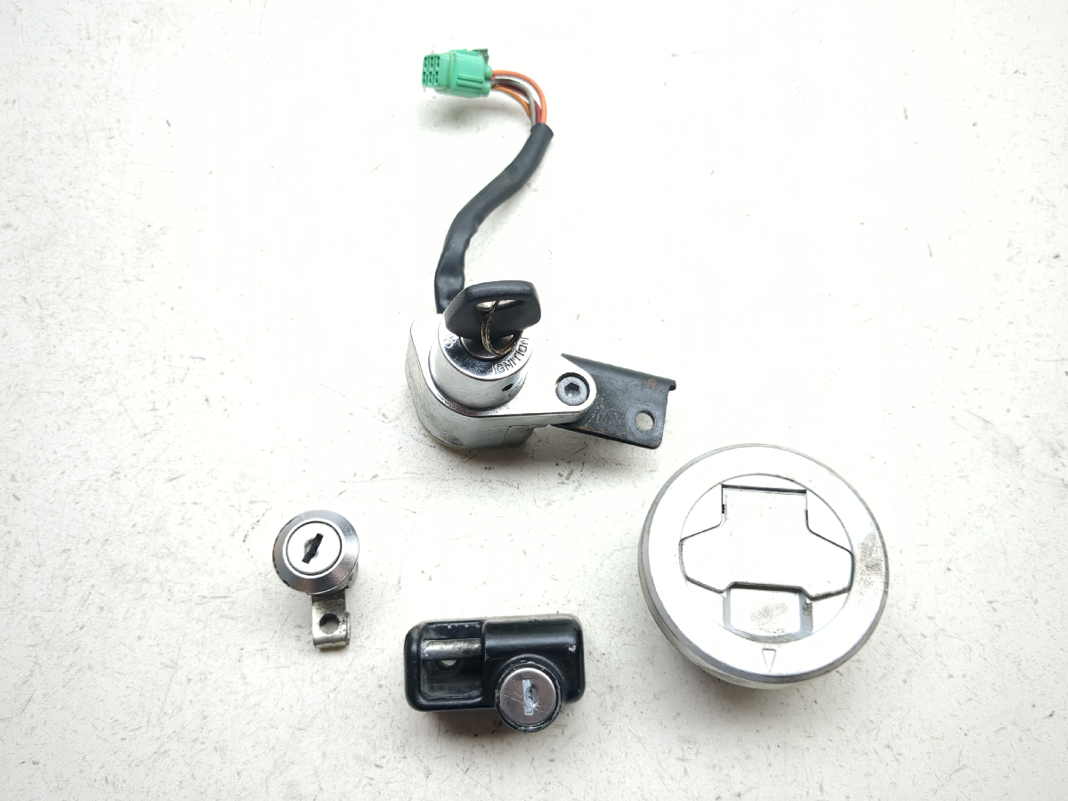 06-24 Suzuki VZR1800 M109R Boulevard Lock Set Ignition Switch Cap