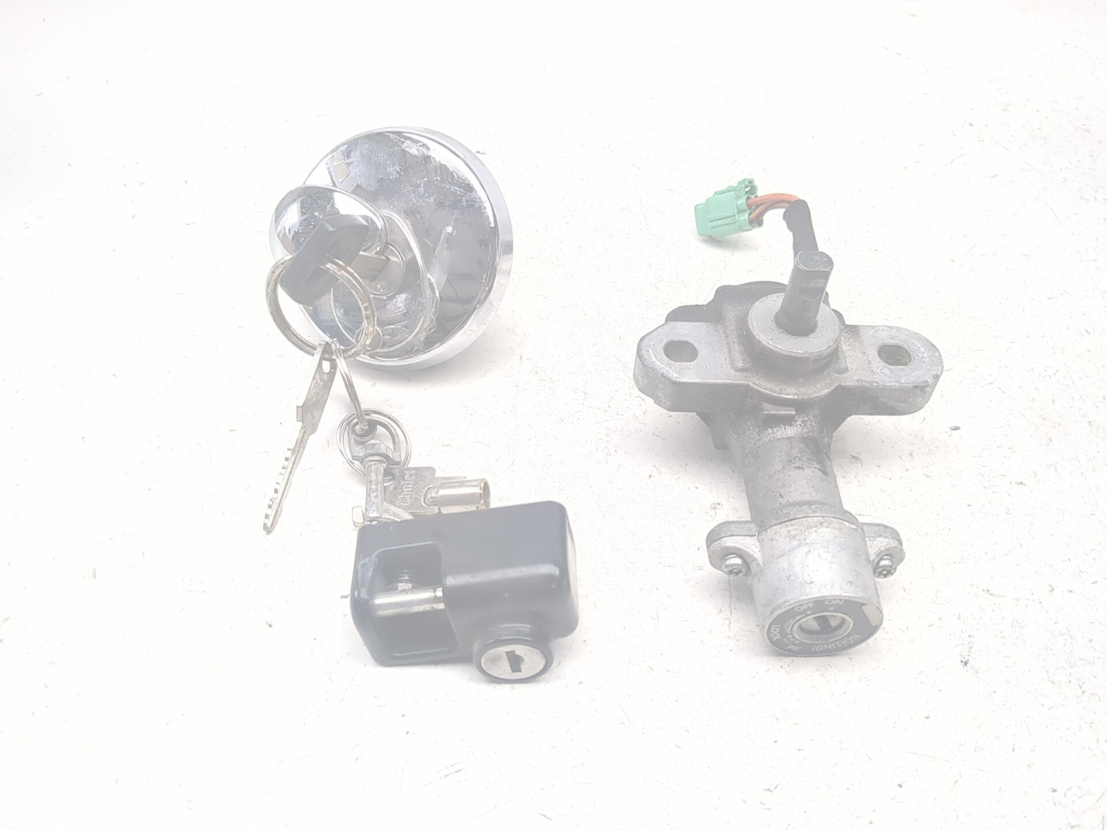 05-23 Suzuki Boulevard C50T VL800 Ignition Switch Cap Lockset With