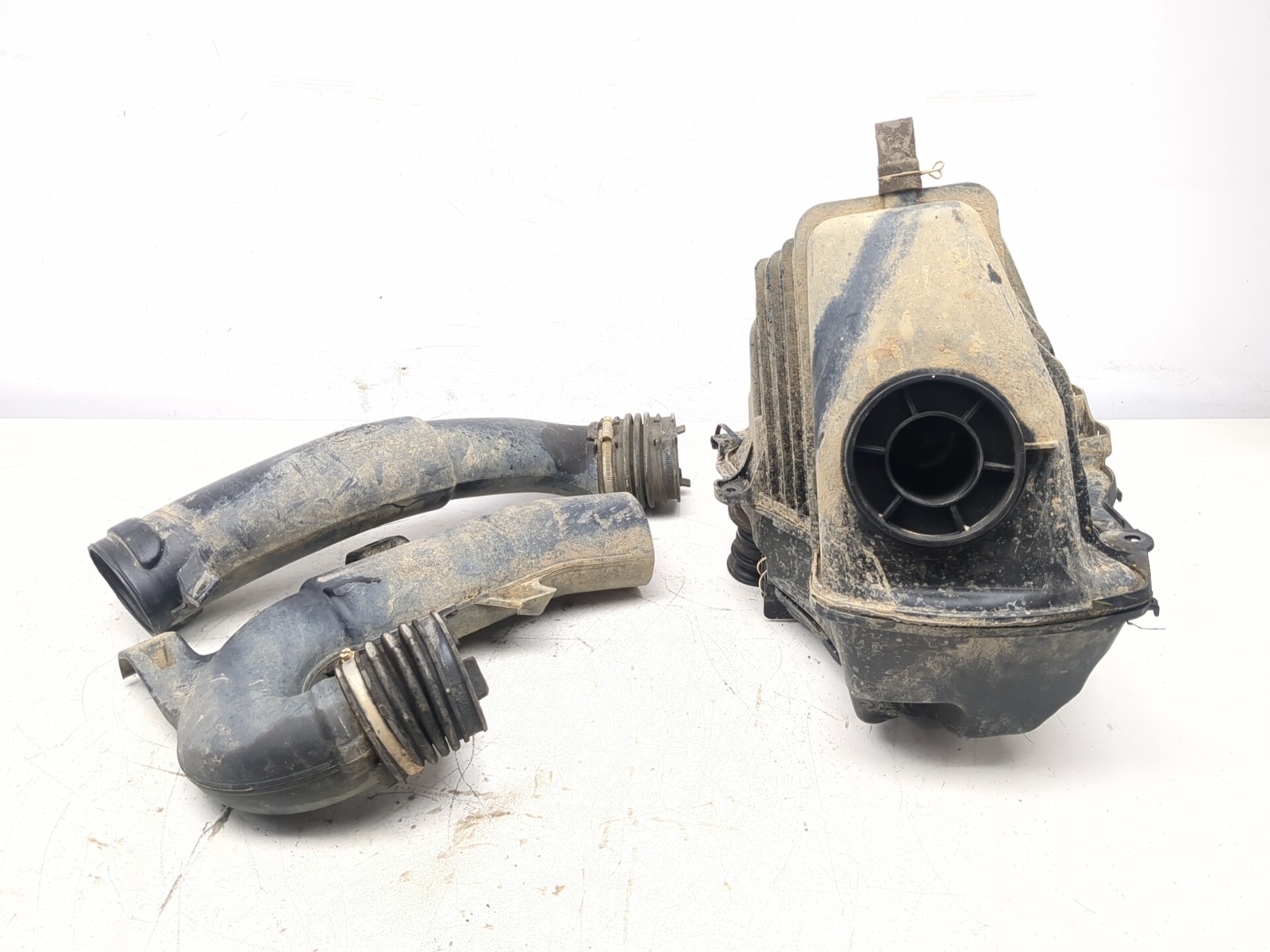 23-26 Can Am Outlander Pro HD5 Airbox & Intake Tubes Airbox Assembly 707801052