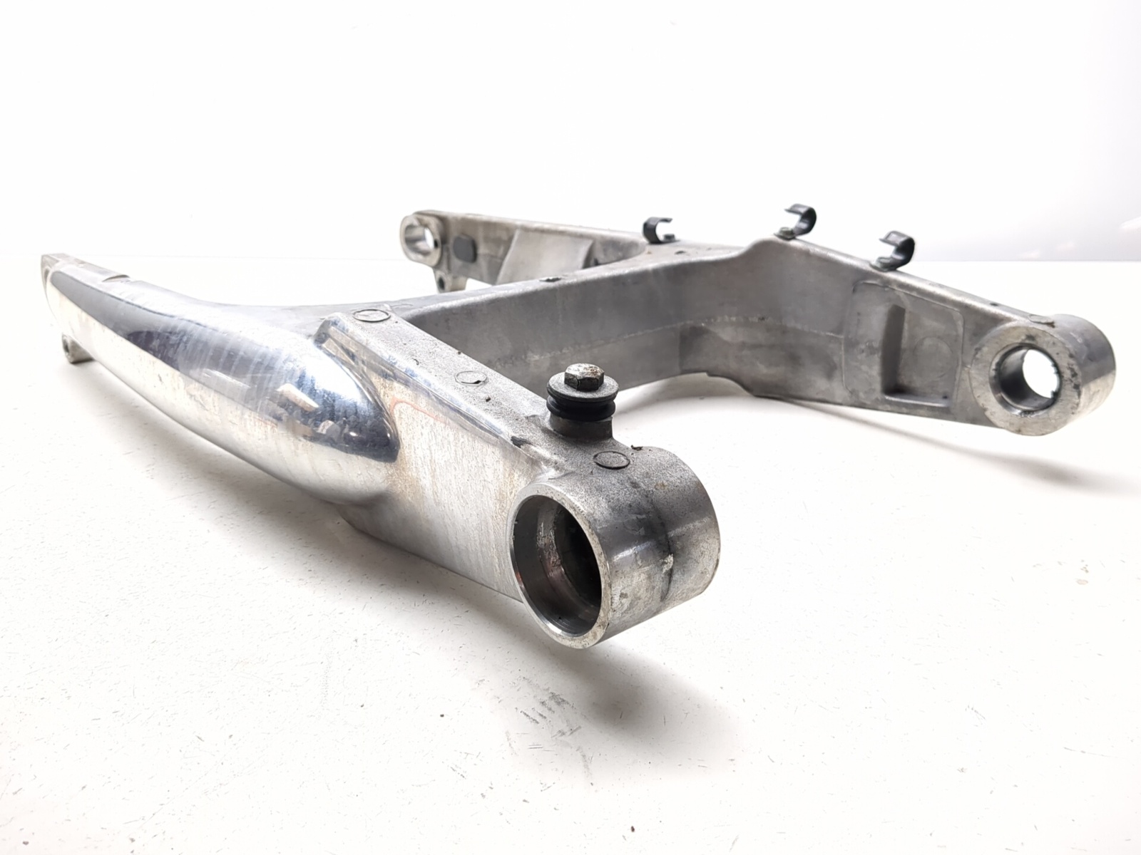 06-08 Harley Night Rod VRSCD Rear Swingarm 48372-05A