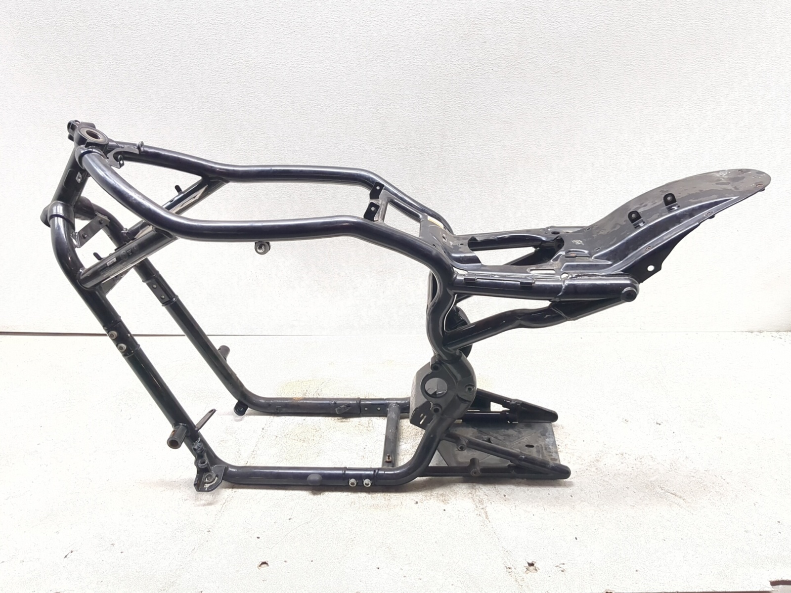 06-08 Harley Night Rod VRSCD Main Frame Chassis 47959-06BK CLN