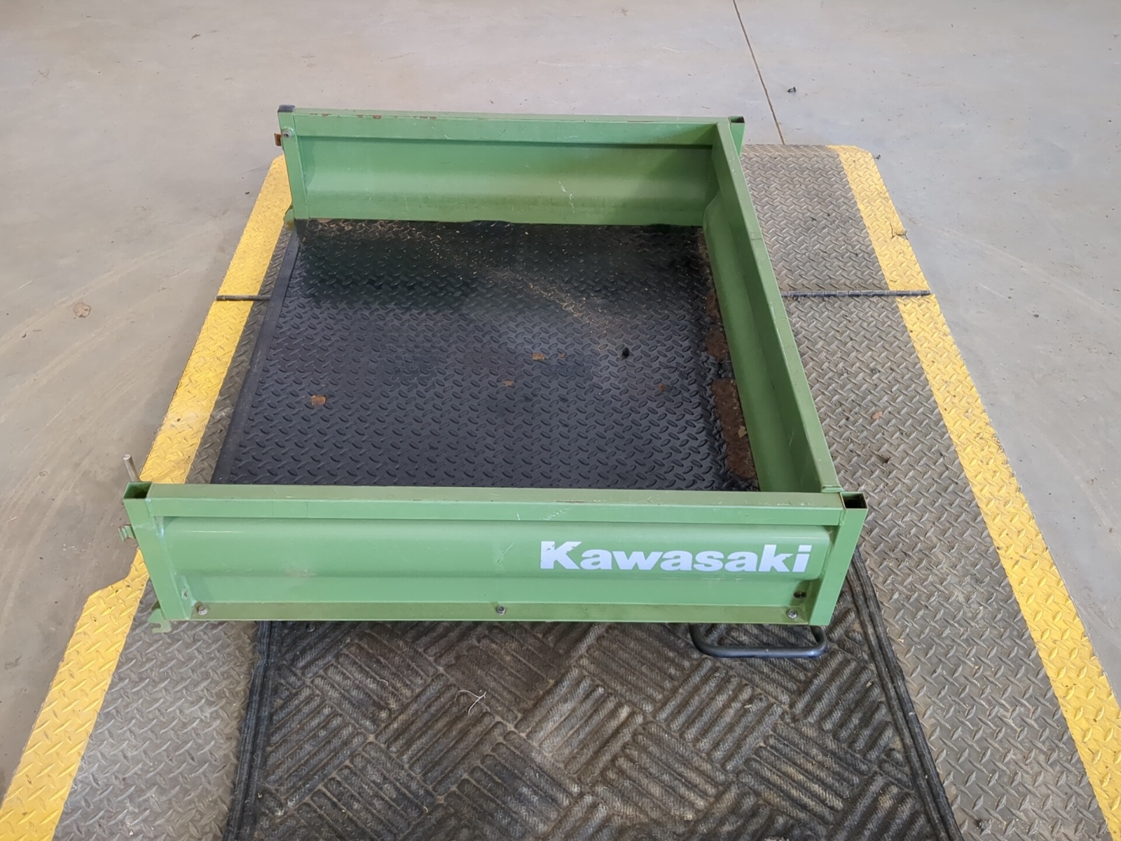 かま 05-16 Kawasaki Mule 600 610 KAF400 Rear Cargo Bed Assembly - Sun