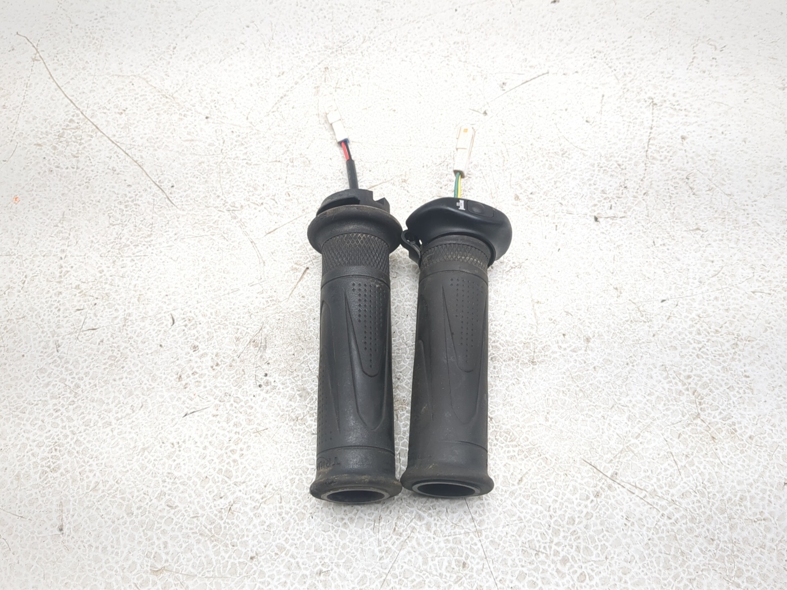 17-19 Triumph Tiger 800 XCX Front Left & Right Heated Grip Set