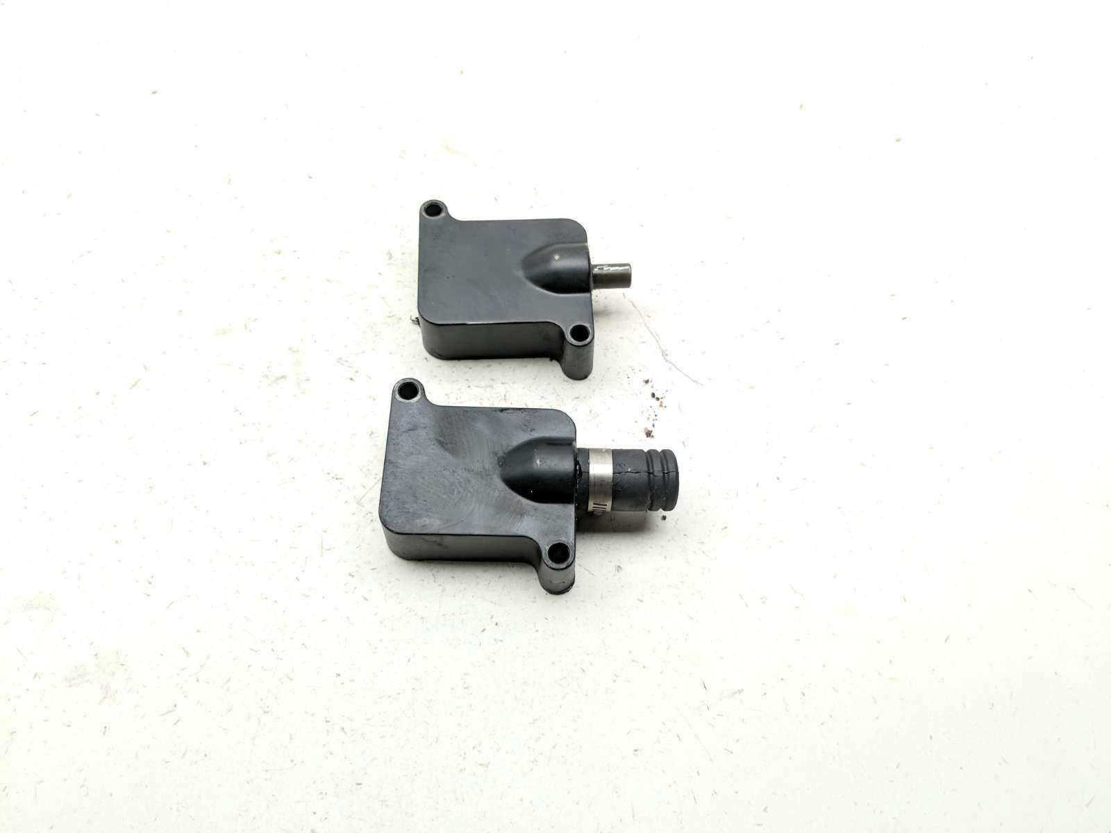 02 03 Kawasaki VN1500 Vulcan Mean Streak Front Valve Cover Breather Inlets