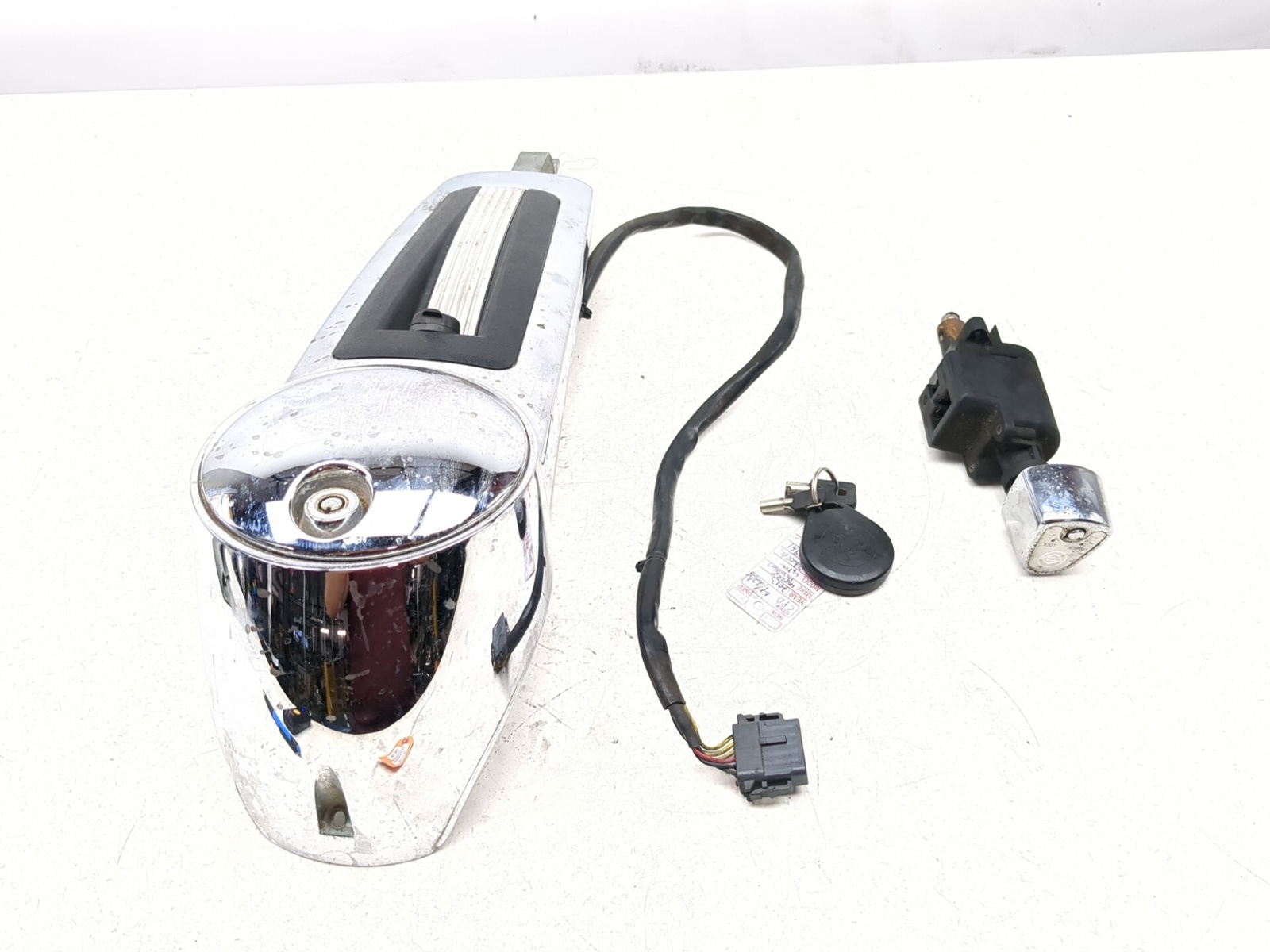 08-13 Harley Davidson FLTRU Road Glide Ultra Lock Set Ignition Switch Tank Cover