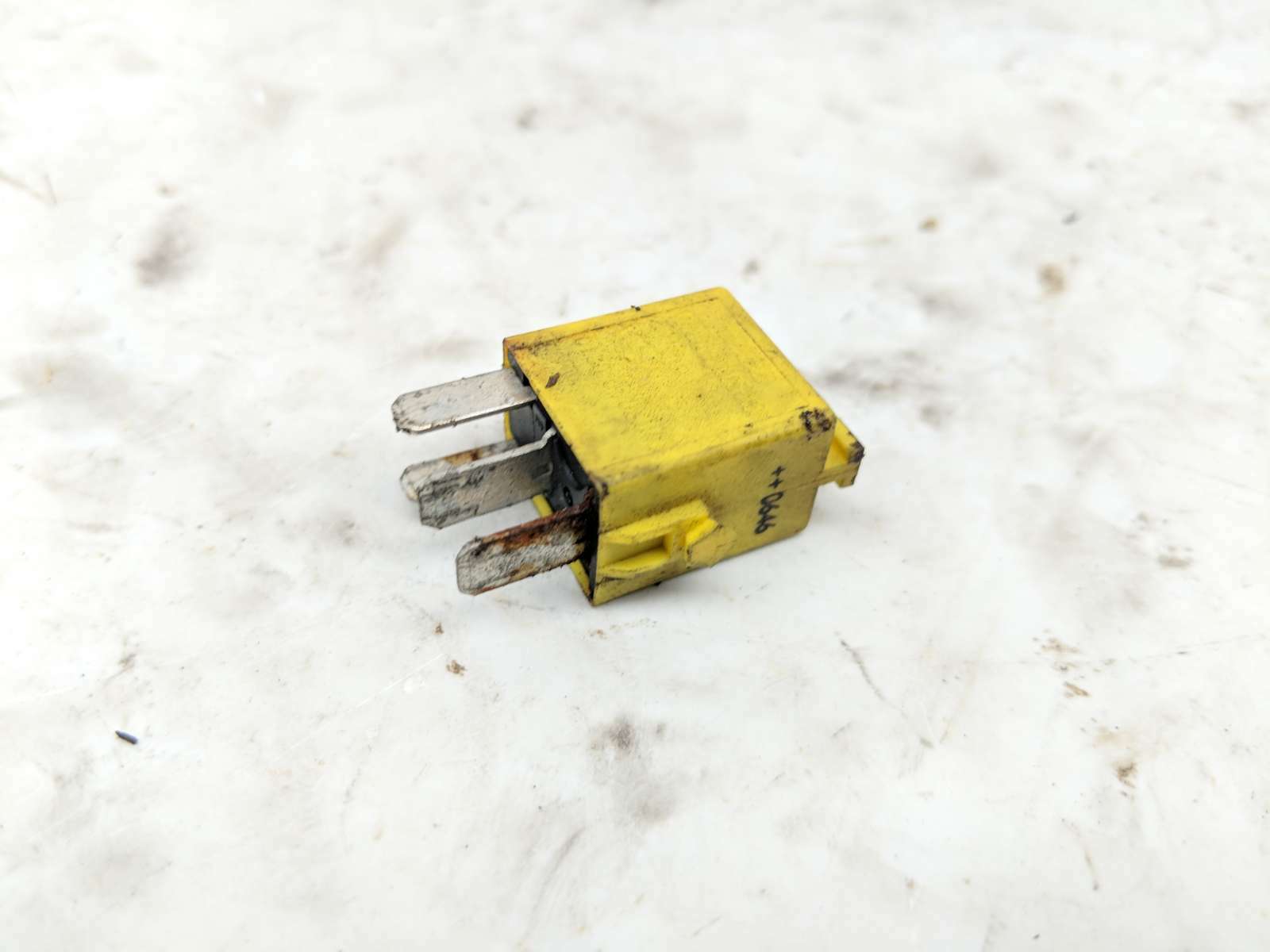 07 BMW F650 GS F650GS Relay 6902041