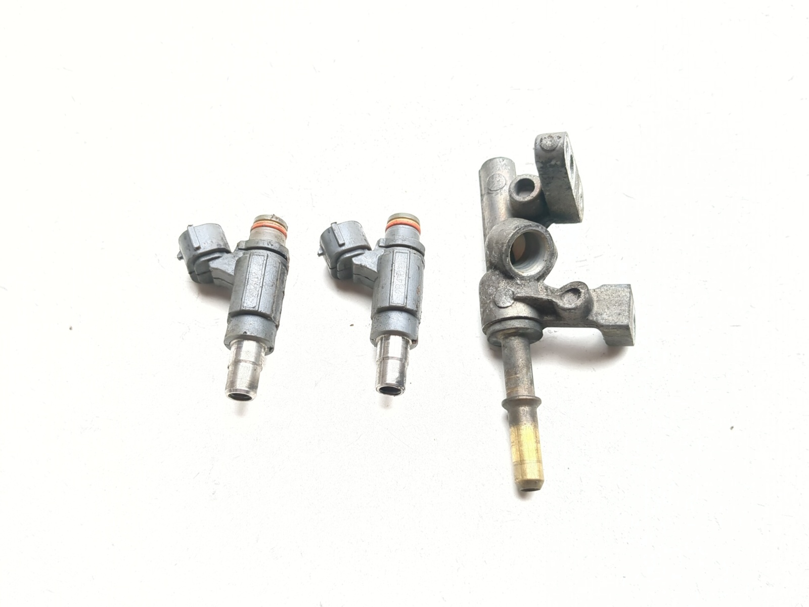 04-10 Kawasaki Vulcan 2000 VN2000 Fuel Injectors Delivery Pipe Set