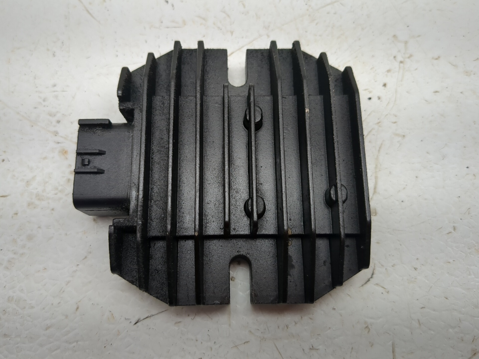 06-25 Kawasaki Vulcan 900 VN900D Voltage Regulator Rectifier 21066-0705