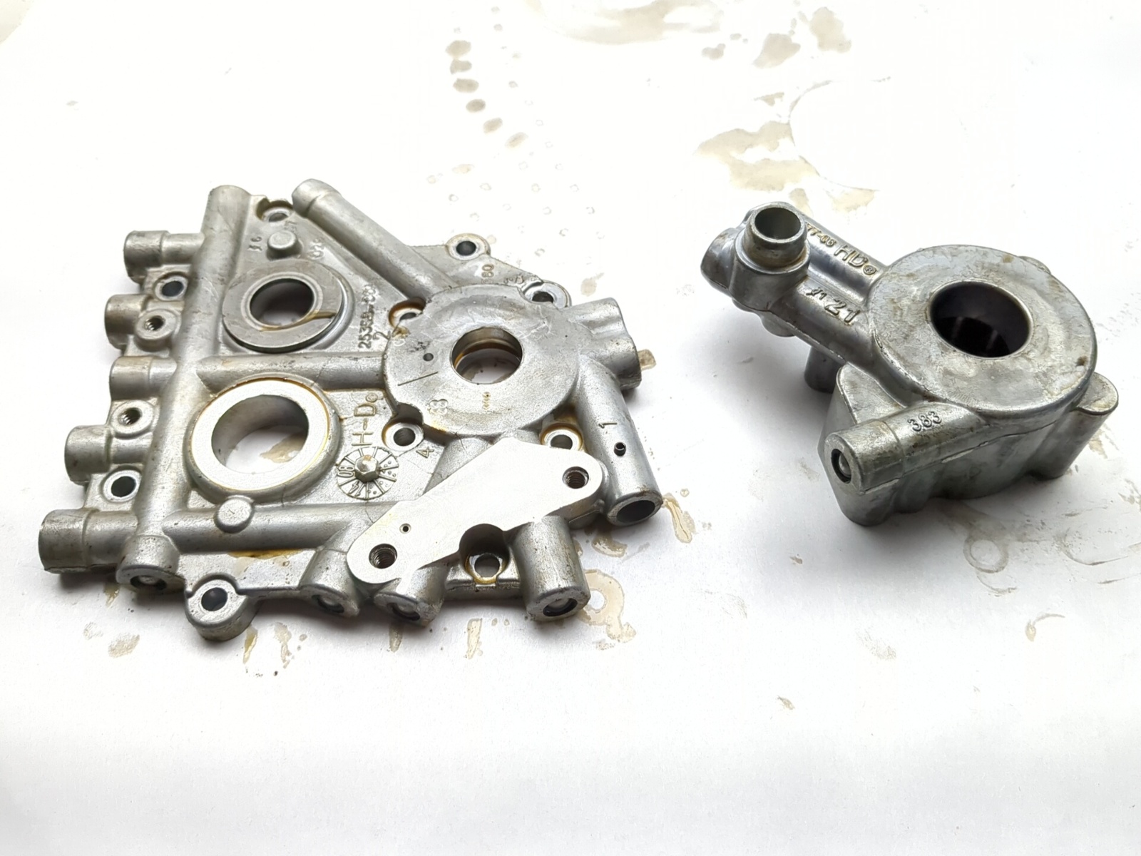 14-16 Harley Street Glide Special FLHXS Cam Support Plate Oil Pump
