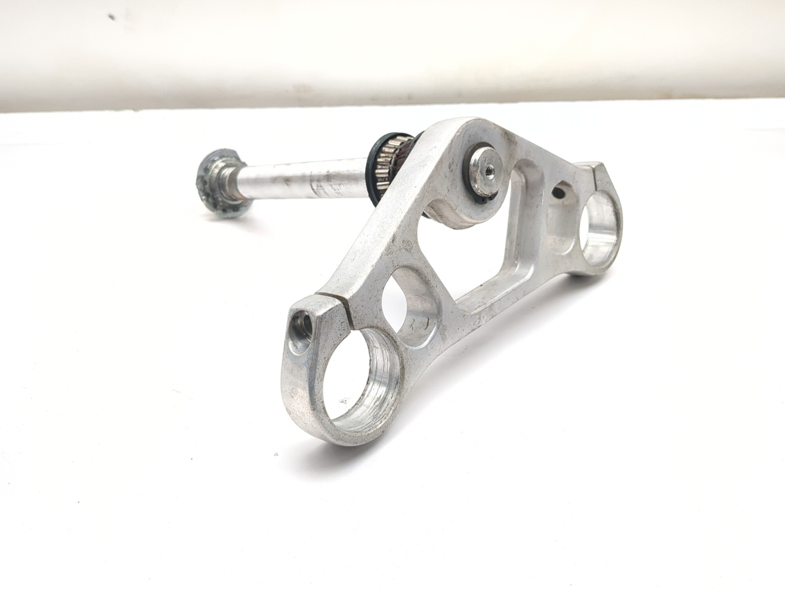 ya♥1 02-06 Harley Davidson VROD VRSCA Front Lower Triple Tree Stem
