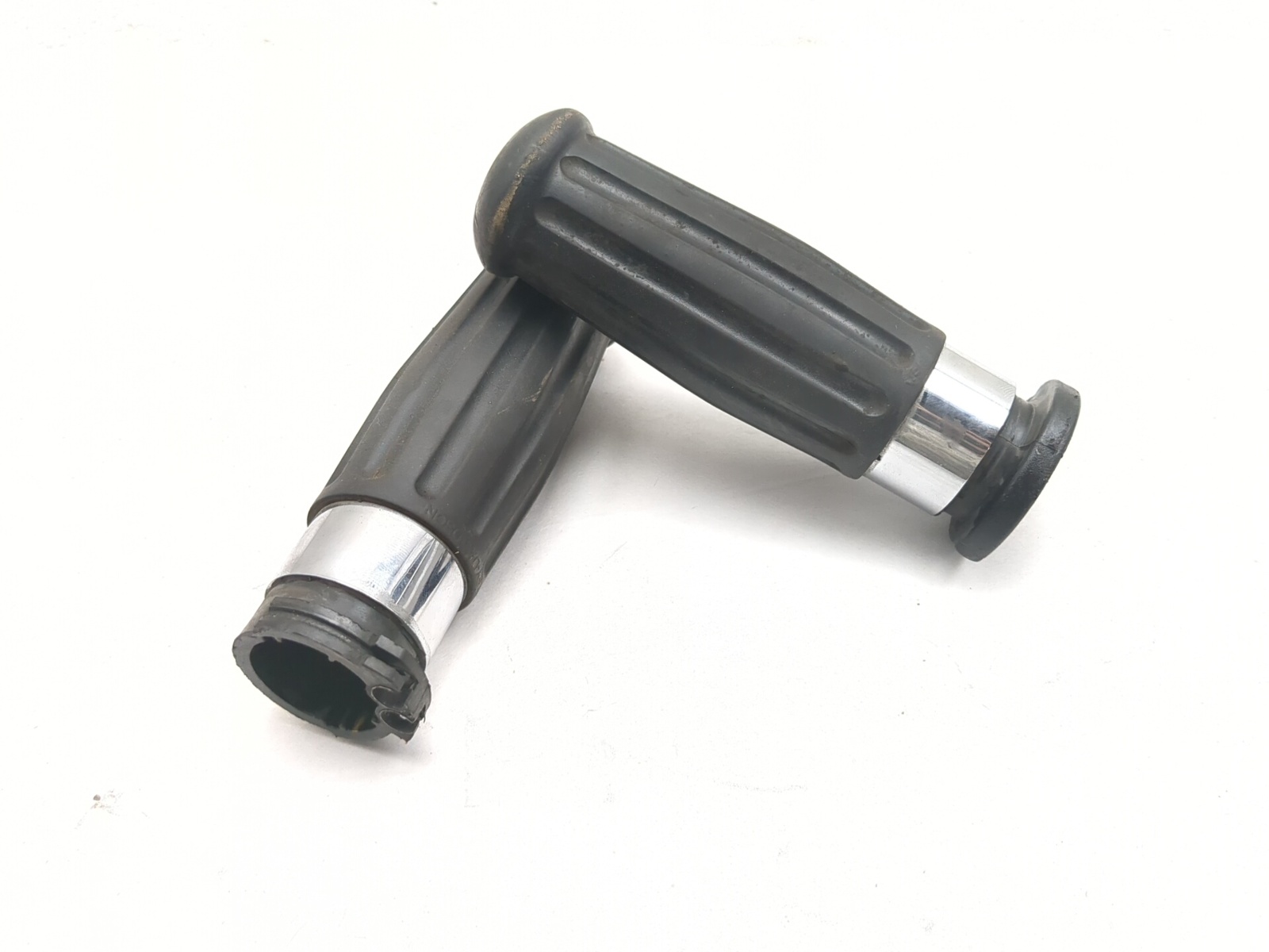 11-17 Harley FLSTC Heritage Softail Classic Handlebar Grips 56275