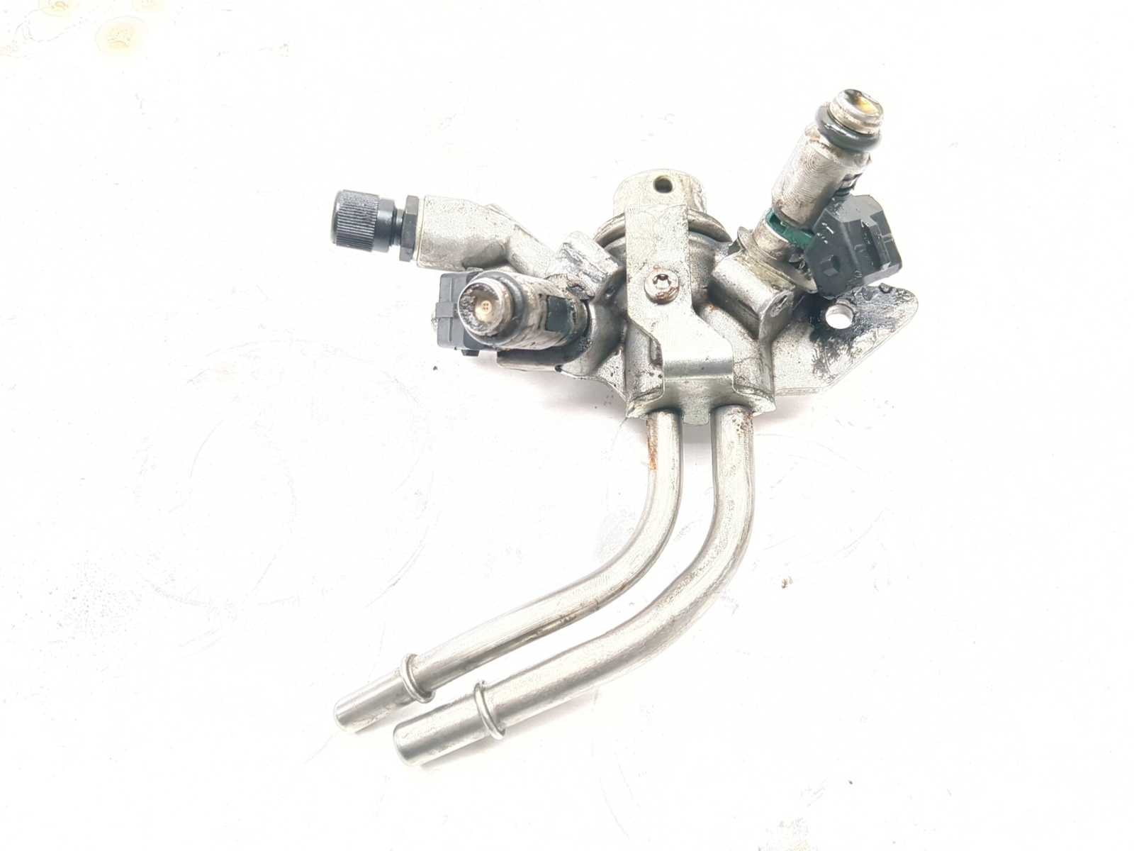 02-06 Harley Davidson VROD VRSCA Fuel Injectors with Rail 27662-01A