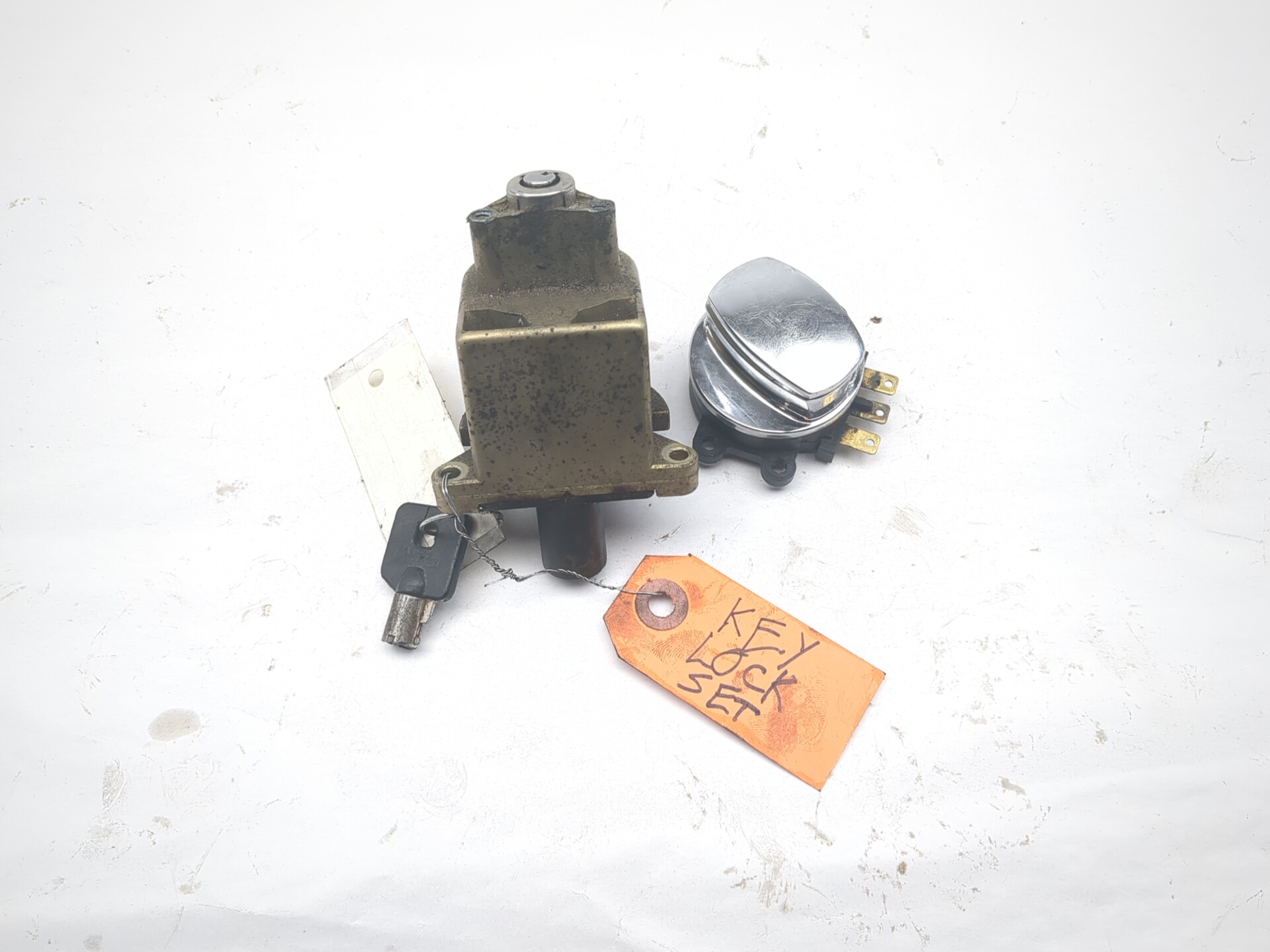98-06 Harley Road King Classic FLHRCI Ignition Fork Lock with Key