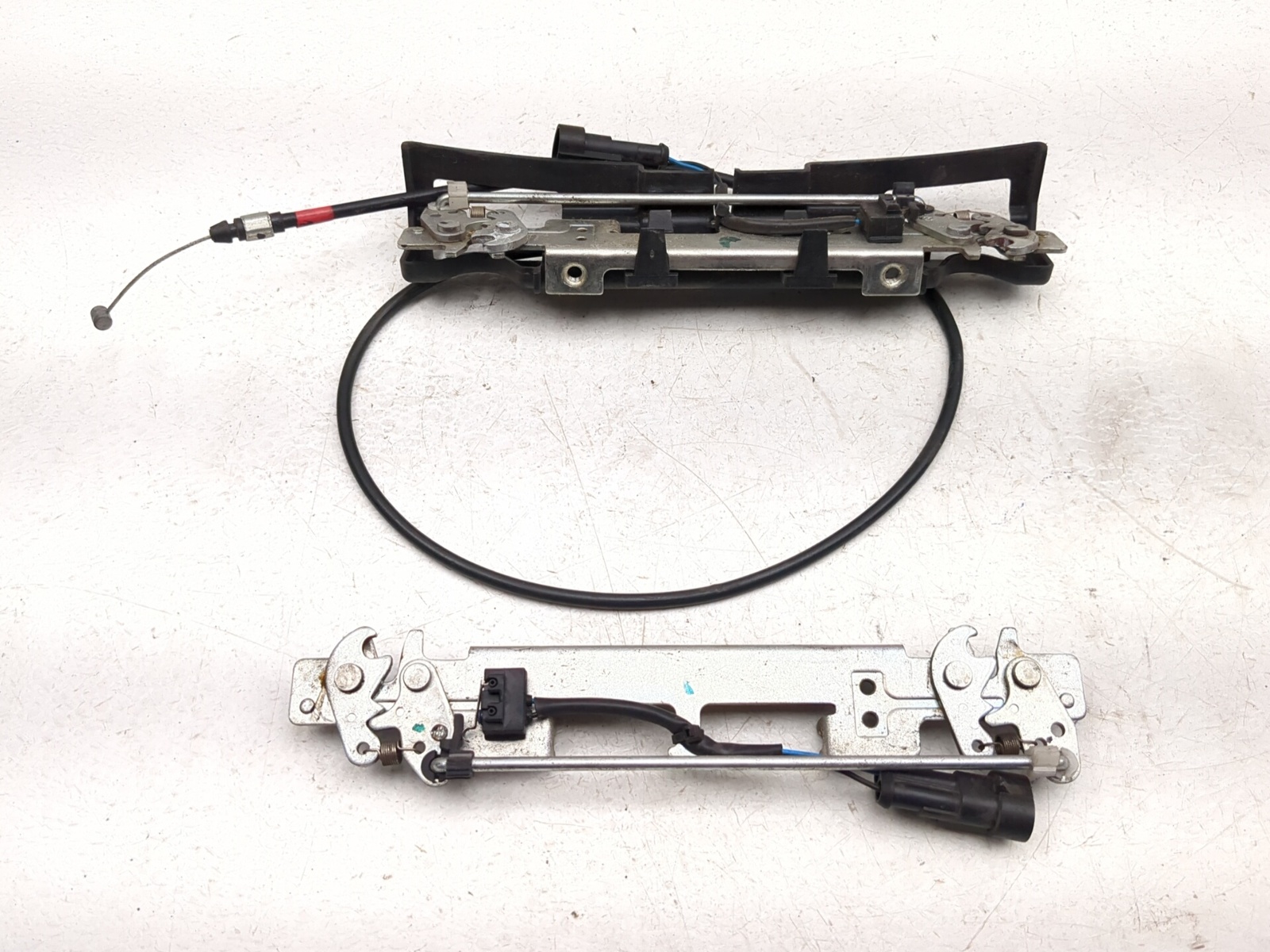 14-19 Can Am Spyder Roadster RT Front Rear Trunk Center Latch Set