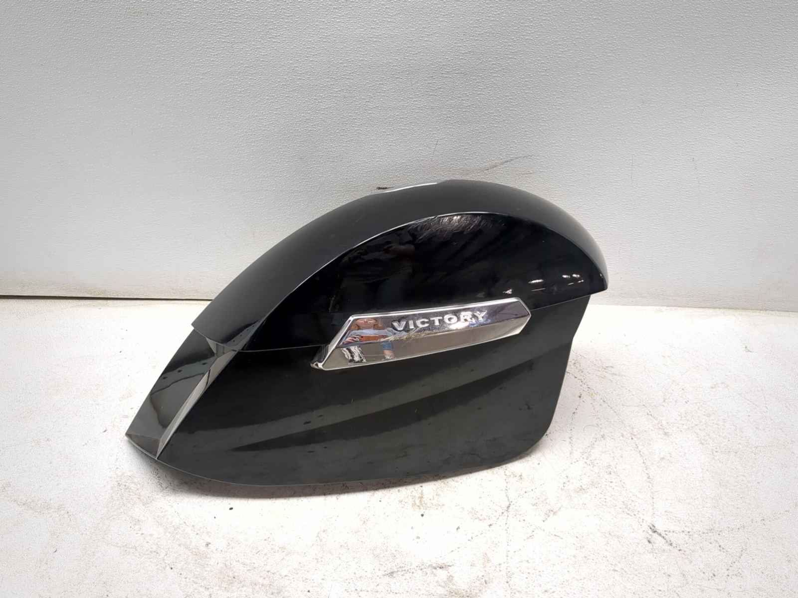 10-17 Victory Cross Country Rear Right Saddlebag Lid 5438483-266