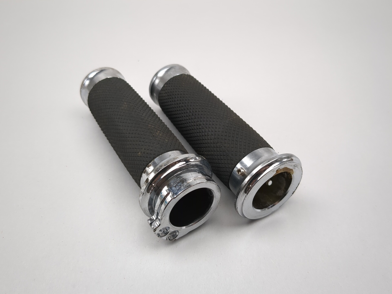 05-06 Harley Davidson Street Glide FLHXI Rear Left Right Grip Set