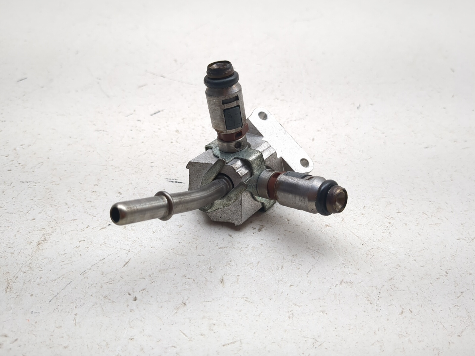 98-06 Harley-Davidson Road King Classic FLHRCI Fuel Rail w