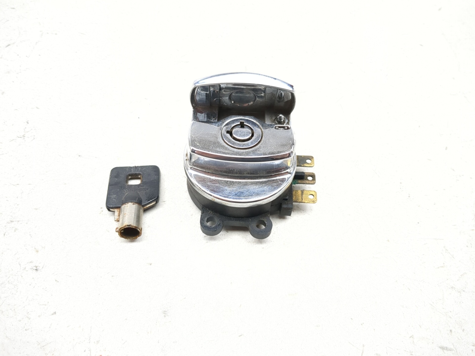 99-05 Harley Davidson FXDWG Dyna Wide Glide Front Ignition Switch